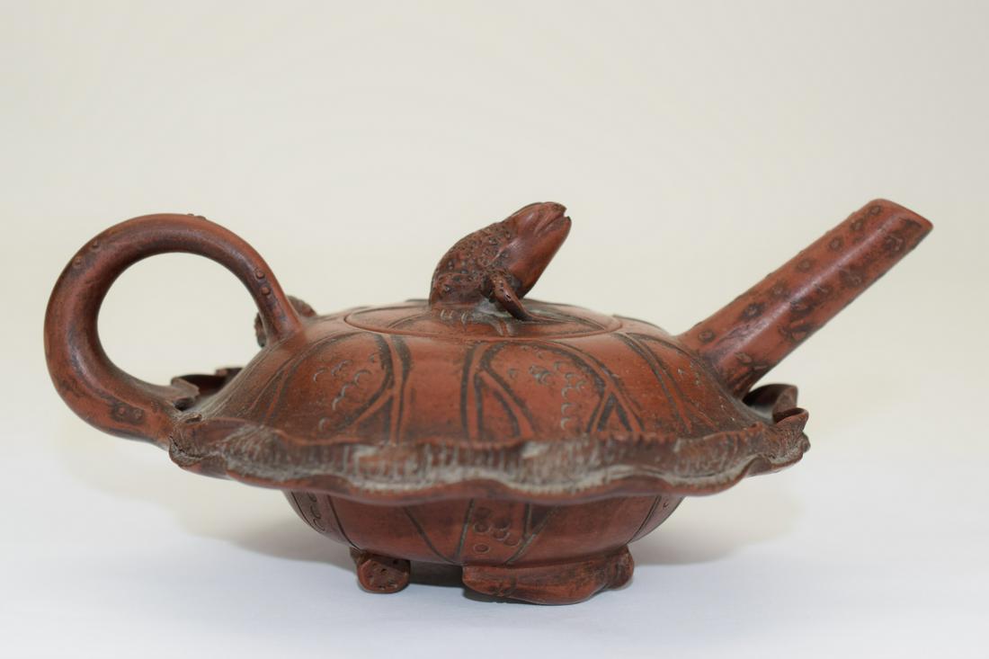 CHINESE YIXING POTTERY ZISHA CLAY FROG TEAPOT (1 of 20)