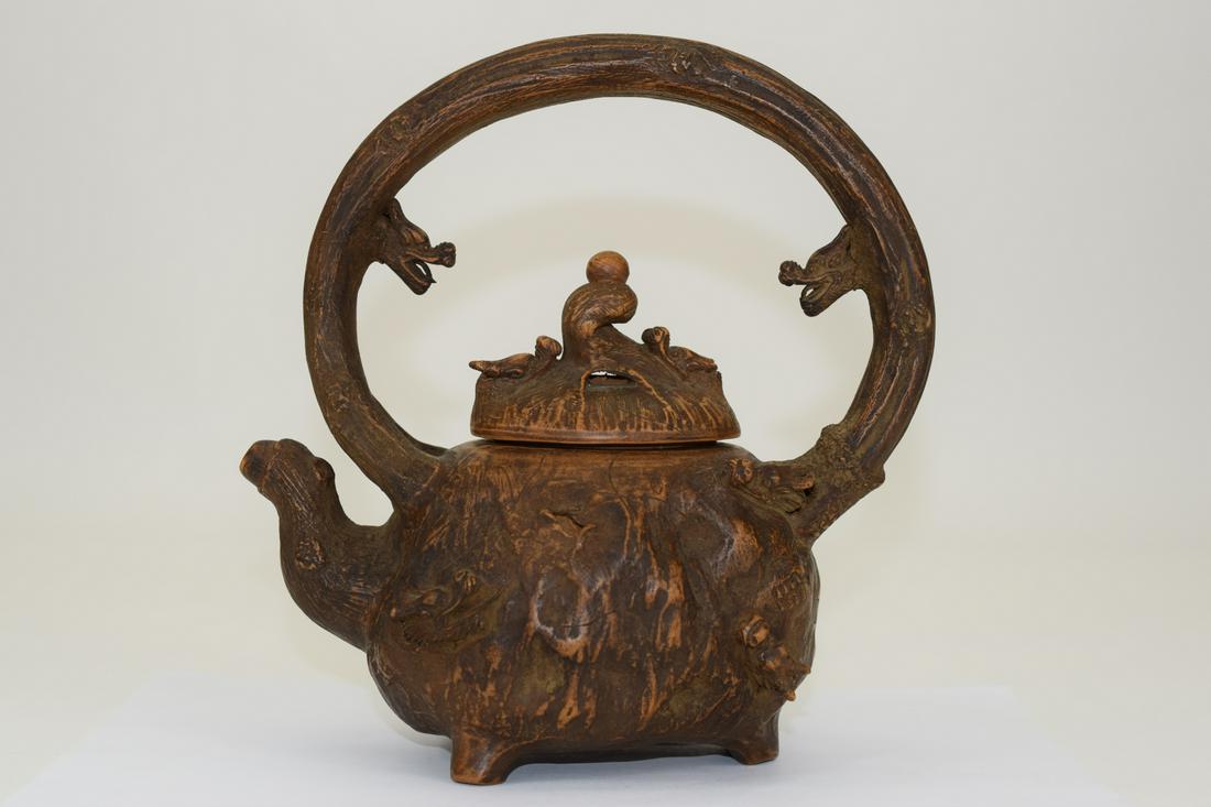 CHINESE YIXING POTTERY ZISHA CLAY DRAGONS TEAPOT (1 of 18)