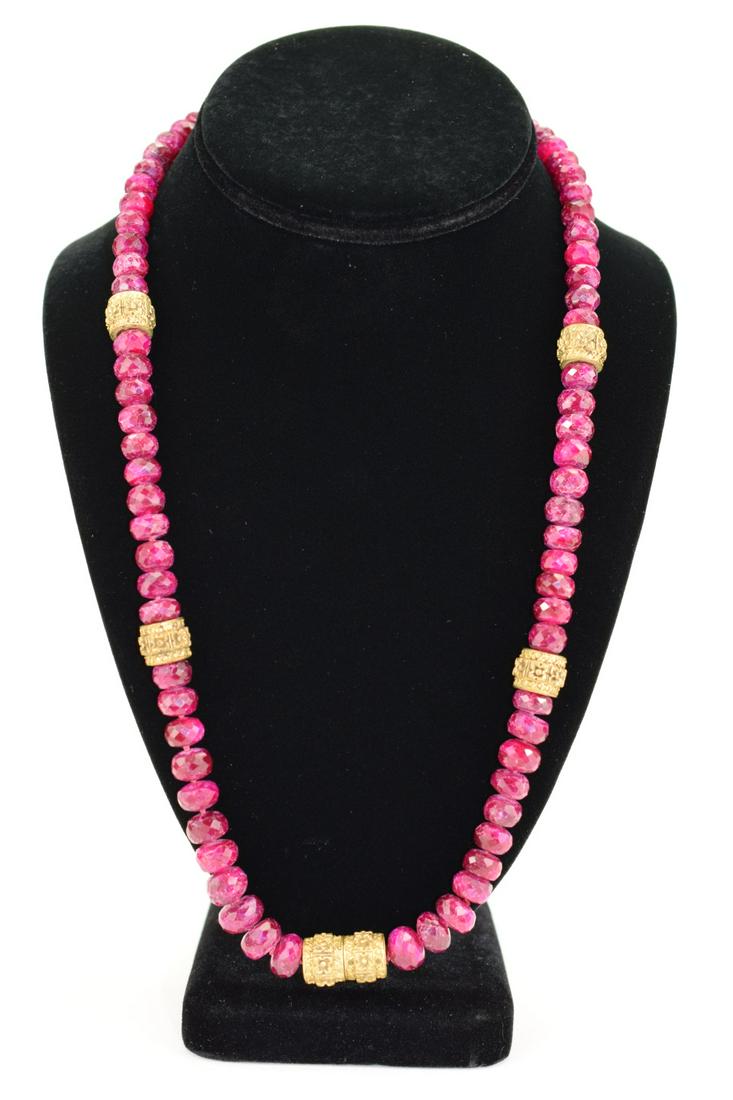 FACETED RUBY & FLORAL GOLD TONE DISK NECKLACE (1 of 20)