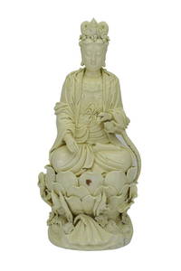 CHINESE DEHUA PORCELAIN HE CHAOZONG QUANYIN