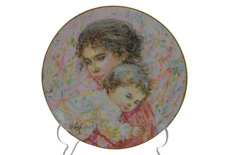 EDNA HIBEL MARILYN & CHILD ROYAL DOULTON PLATE: Hutschenreuther Germany porcelain wall art hanging plate (#4306/15000) in original presentation box. Plate measures 8-1/4". Box measures 9-3/4"L x 9-3/4"W x 1"D. THIRD PARTY SHIPPING REQUIRED.