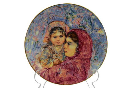 EDNA HIBEL LUCIA & CHILD ROYAL DOULTON PLATE: Hutschenreuther Germany porcelain wall art hanging plate (#165/15000) in original presentation box. Plate measures 8-1/4". Box measures 9-3/4"L x 9-3/4"W x 1"D. THIRD PARTY SHIPPING REQUIRED.