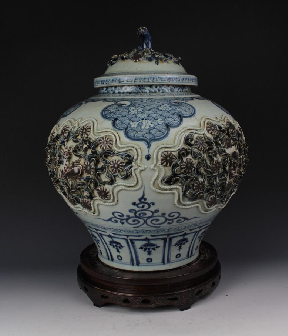 CHINESE PORCELAIN BLUE AND WHITE RED PAINTINGED CRAVED (1 of 7)