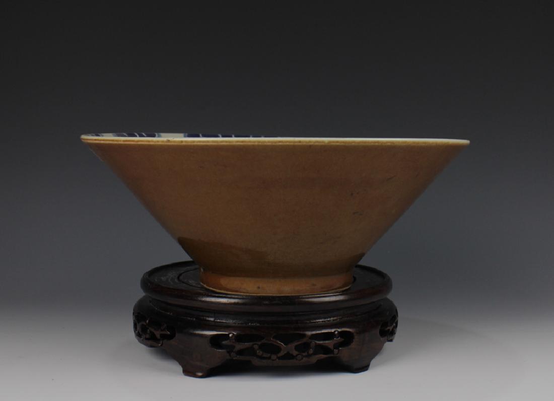CHINESE PORCELAIN BROWN GLAZE BLUE AND WHITE BEAST BOWL (1 of 4)