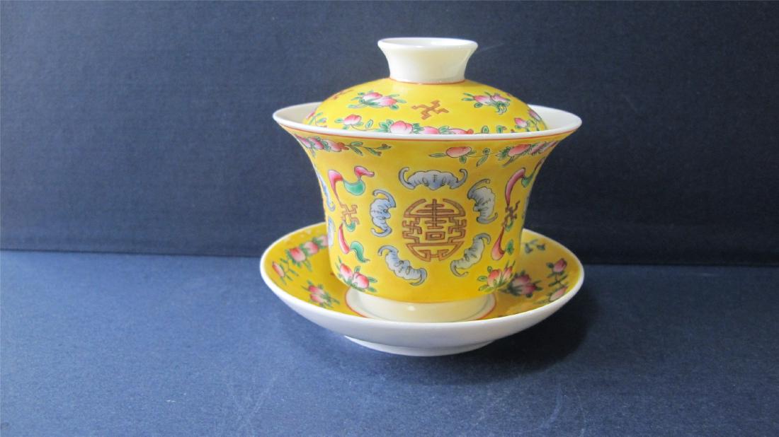CHINESE PORCELAIN YELLOW GROUND FAMILLE ROSE LIDDED TEA (1 of 5)