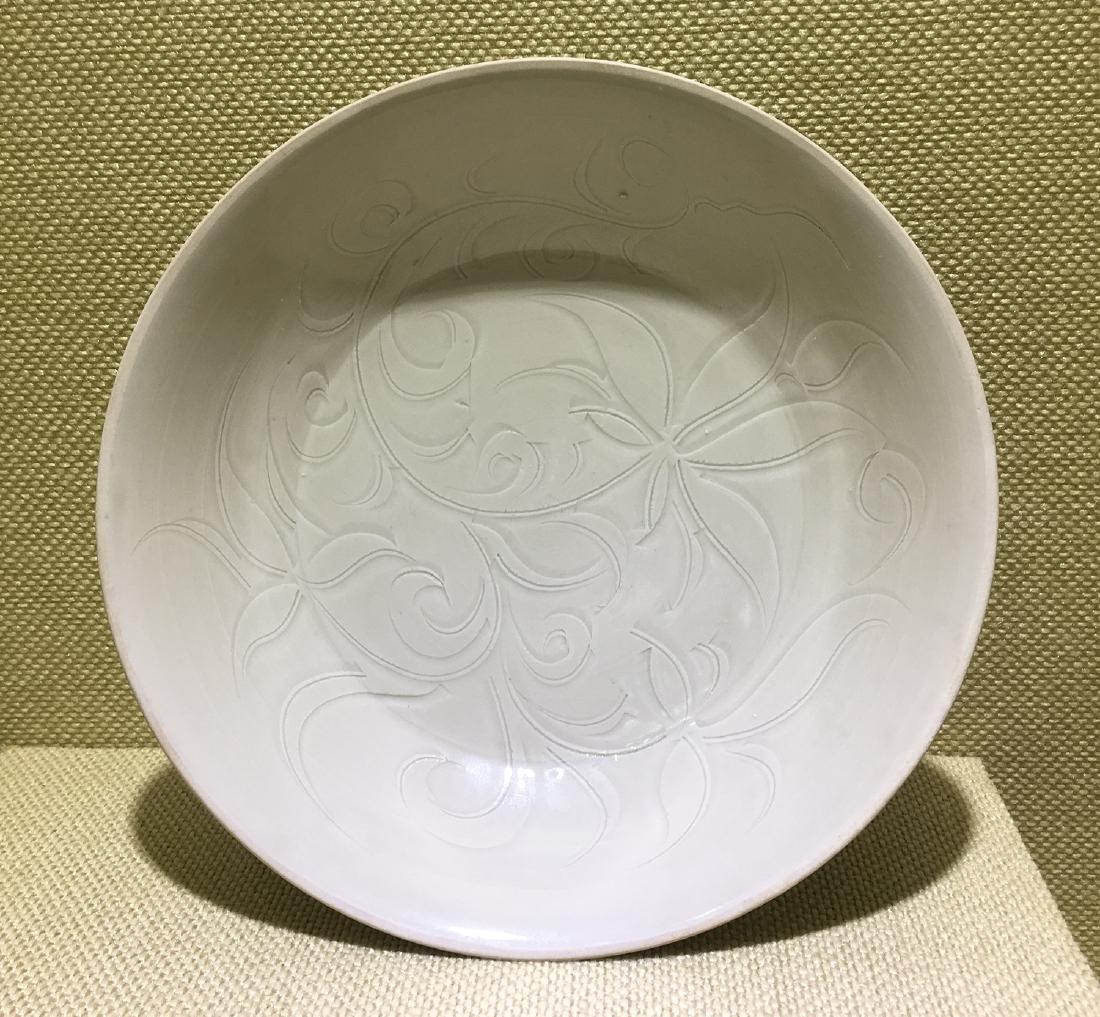 CHINESE PORCELAIN SONG DYNASTY DING KILN ENGRAVED (1 of 7)