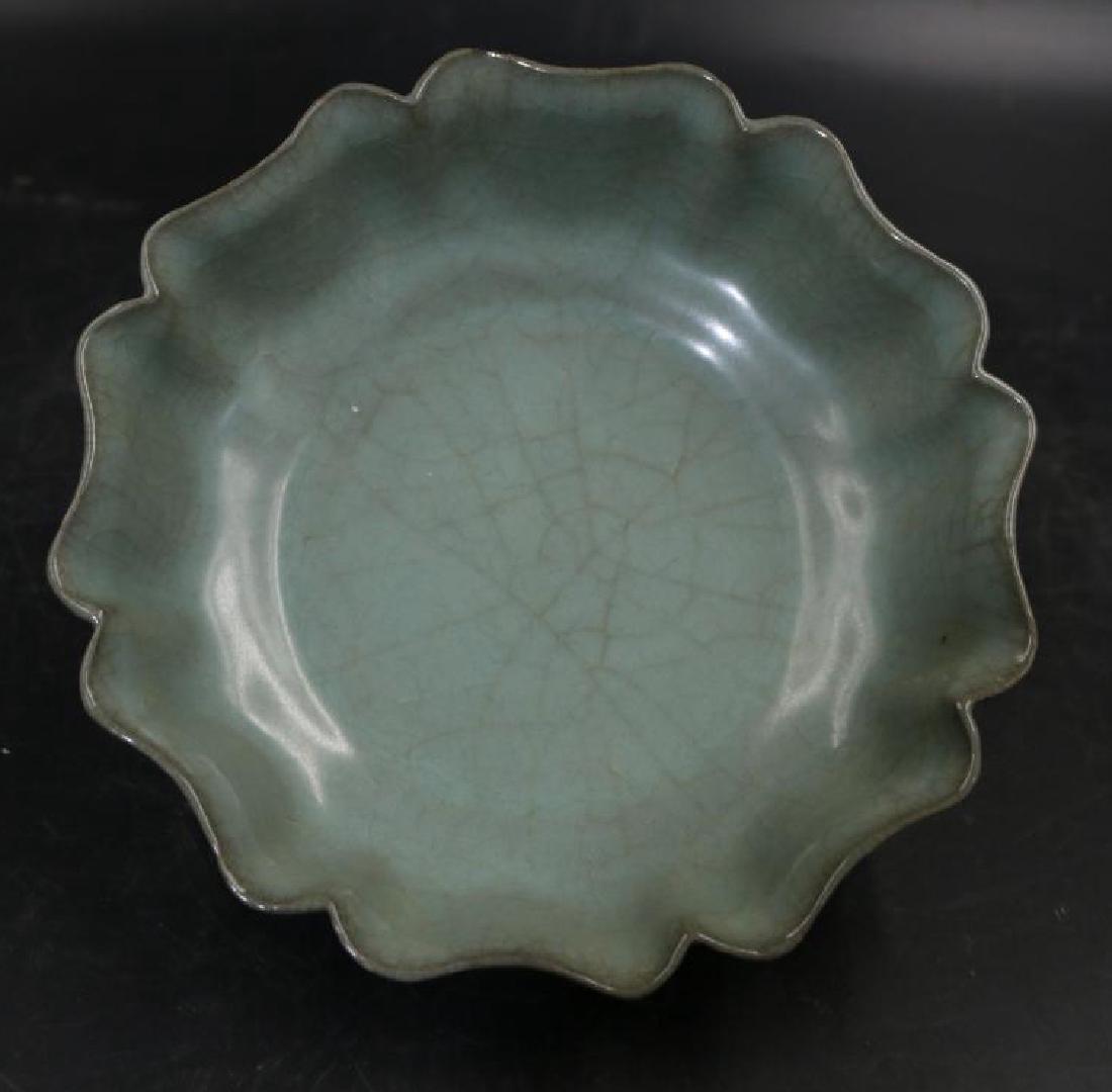 CHINESE PORCELAIN SONG DYNASTY CELADON PLATE (1 of 4)