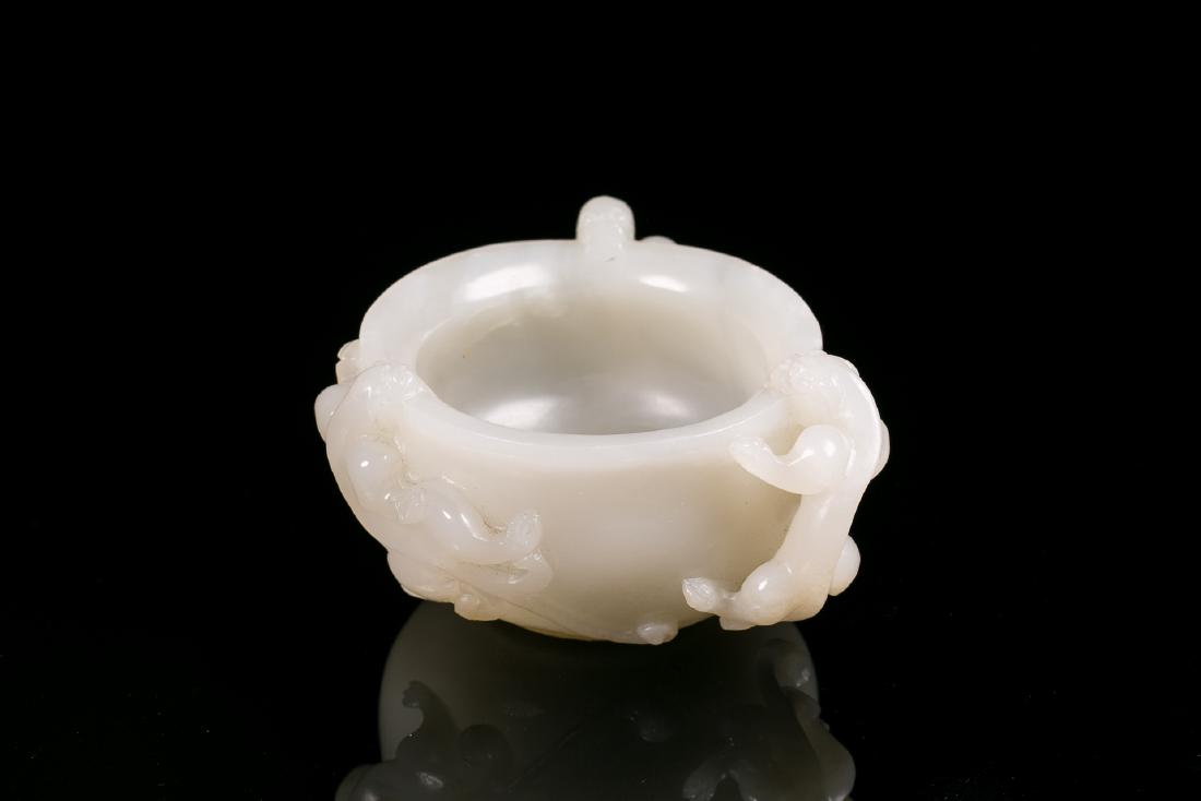 CHINESE JADE WATER CONTAINER (1 of 9)