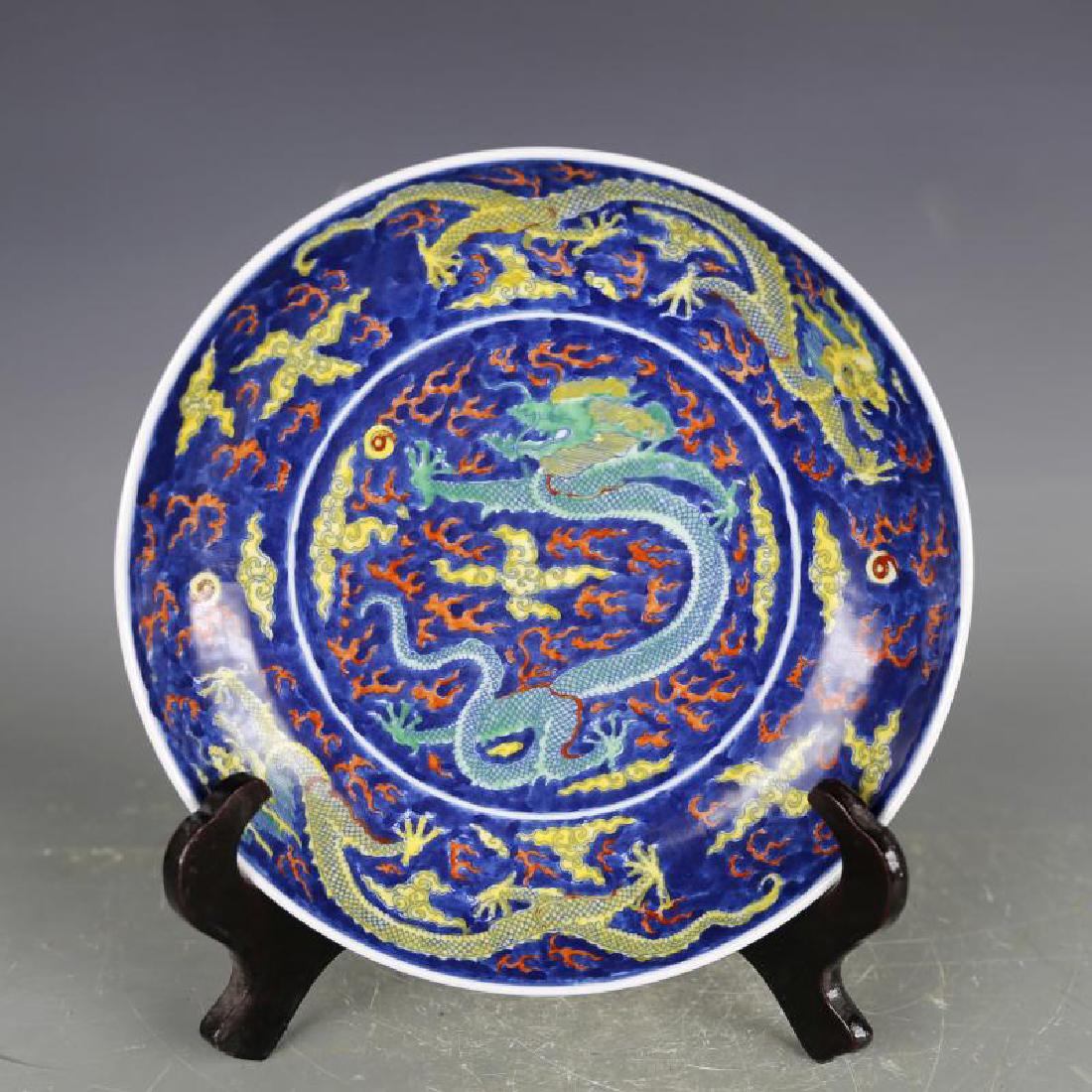 CHINESE PORCELAIN SANCAI DARGON PLATE (1 of 4)