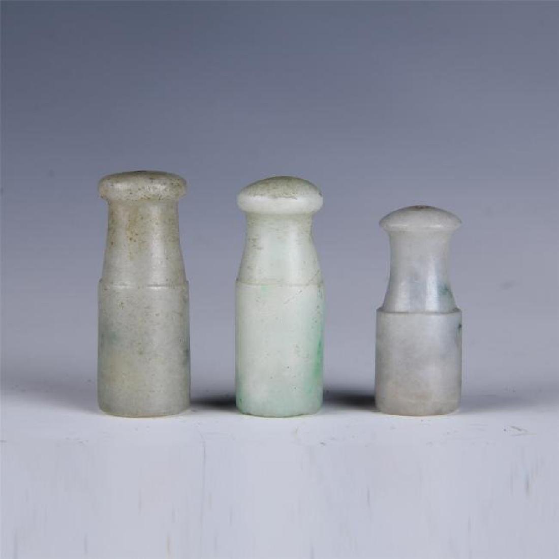 THREE JADEITE CIGARETTE HOLDERS (1 of 5)