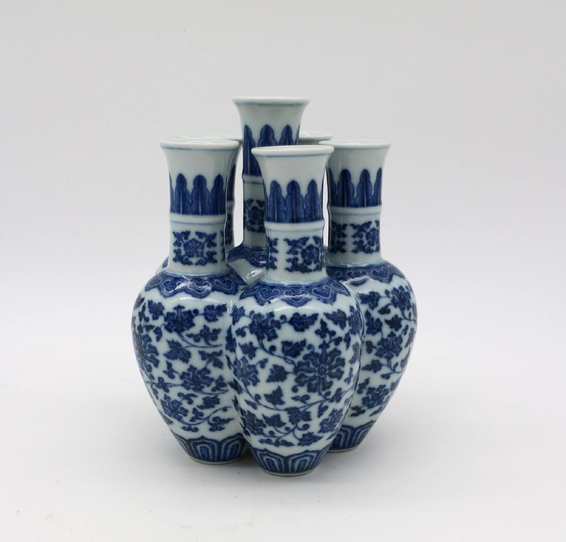 CHINESE PORCELAIN OF BLUE AND WHITE SIX LINKED VASE (1 of 4)