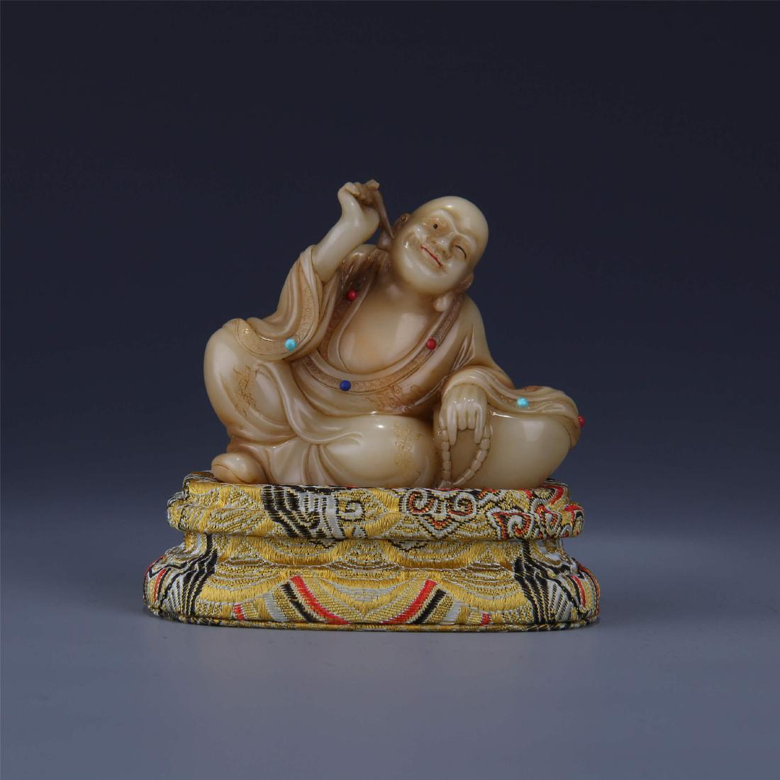 CHINESE SOAPSTONE SEATED BUDDHA: CHINESE SOAPSTONE SEATED BUDDHA.H.9 cm.Base L.9 cm.Domestic shipping $20 and oversea $60. Combined shipping available. Pick-up available in our NJ warehouse. We accept pre-sale offer, phone bidding an
