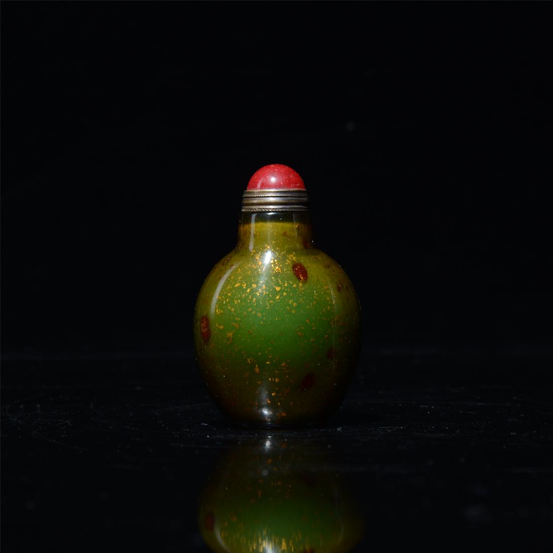 CHINESE AGATE SNUFF BOTTLE (1 of 10)