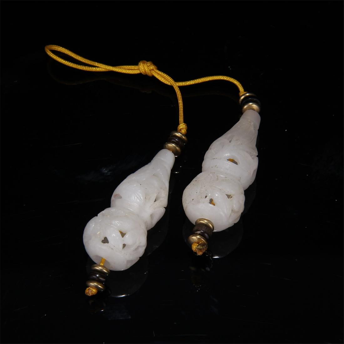 PAIR OF CHINESE WHITE JADE GOURD SHAPED PIERCED CARVED (1 of 6)