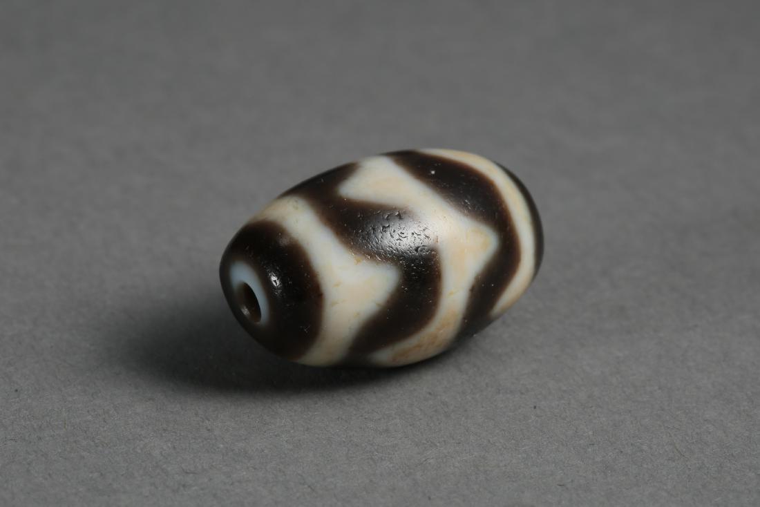 ONE TIBETAN DZI BEAD TANG DYNASTY (1 of 5)