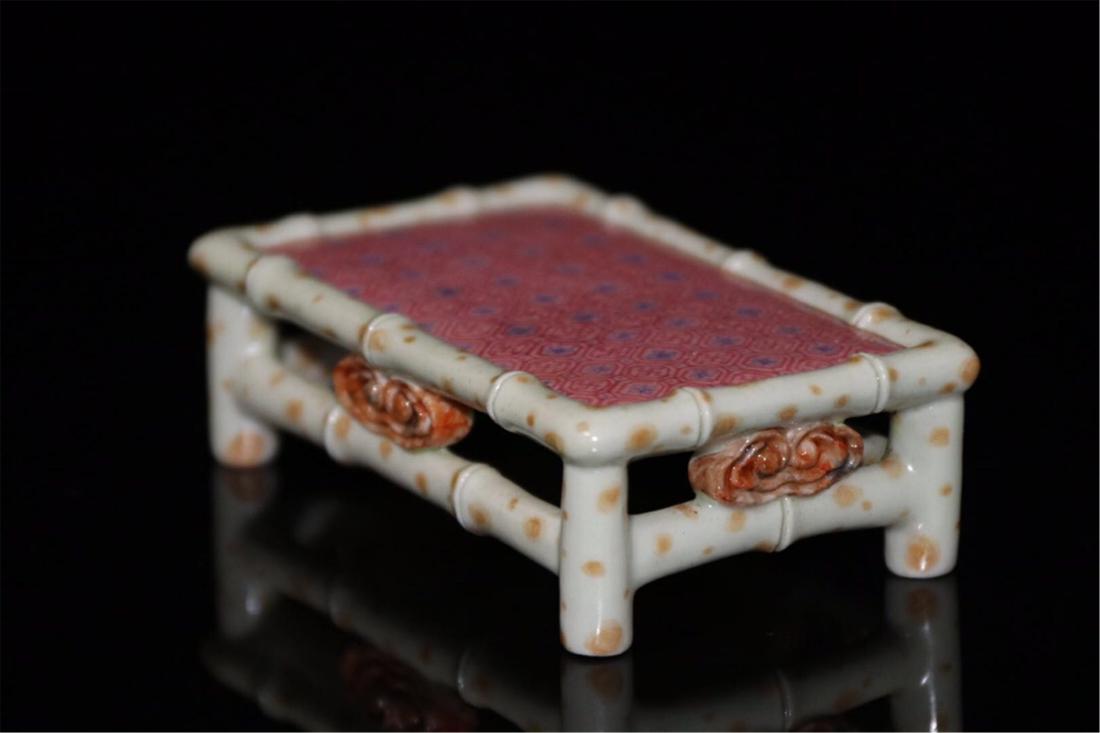 CHINESE PORCELAIN FAMILLE ROSE INK CAKE STAND (1 of 5)