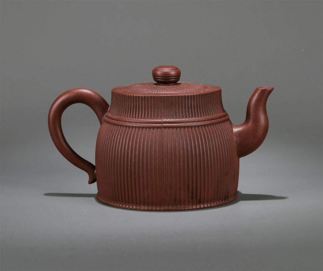 CHINESE YIXING ZISHA CLAY TEA POT: CHINESE YIXING ZISHA CLAY TEA POT. L. 16 cm. Domestic shipping $30 and oversea $100. Combined shipping available. Pick-up available in our NJ warehouse. We accept pre-sale offer, phone bidding and pos