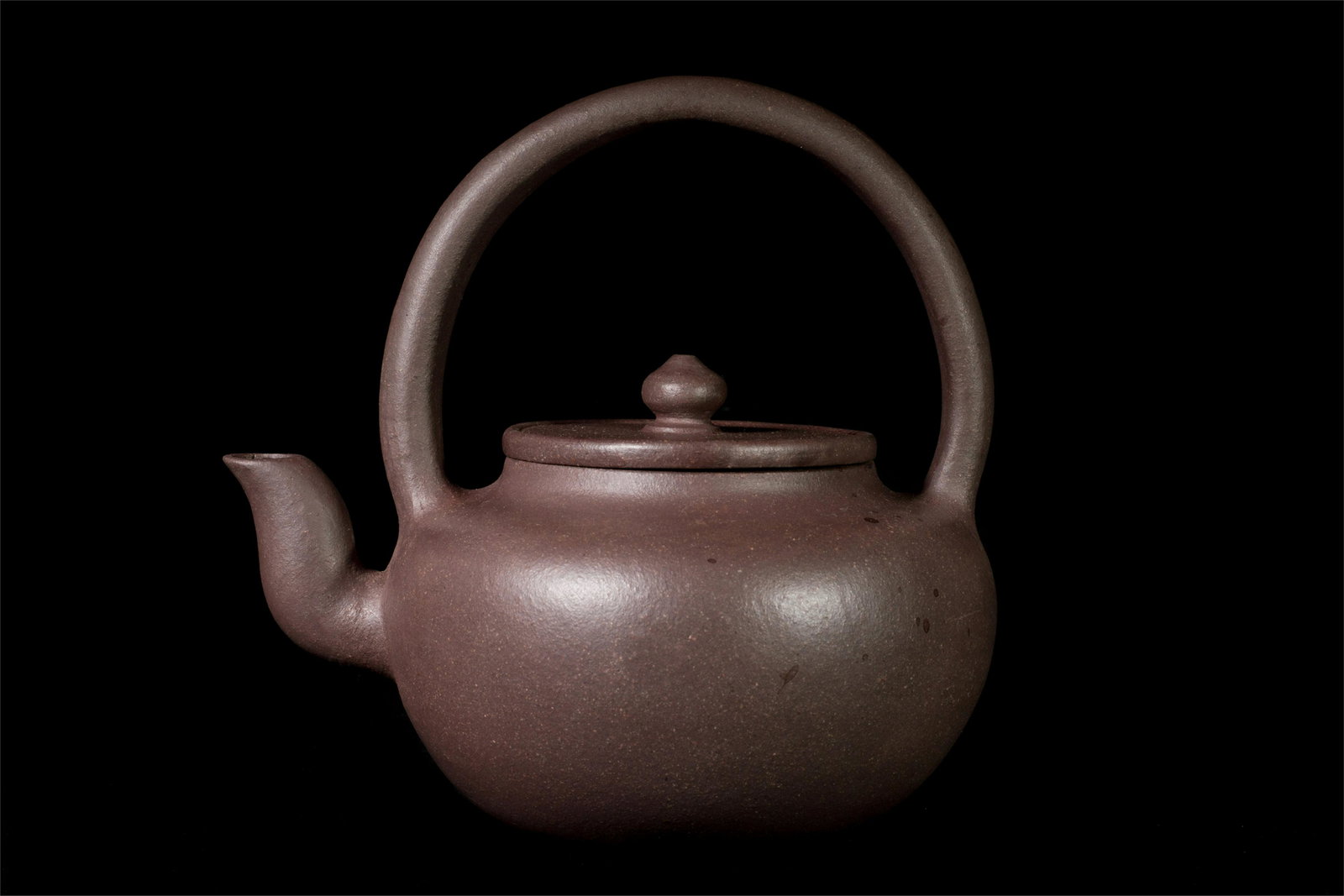 CHINESE YIXING ZHISHA CLAY TEA POT: CHINESE YIXING ZHISHA CLAY TEA POT. H. 21 cm. Weight 685 gram. Domestic shipping $30 and oversea $100. Combined shipping available. Pick-up available in our NJ warehouse. We accept pre-sale offer, pho