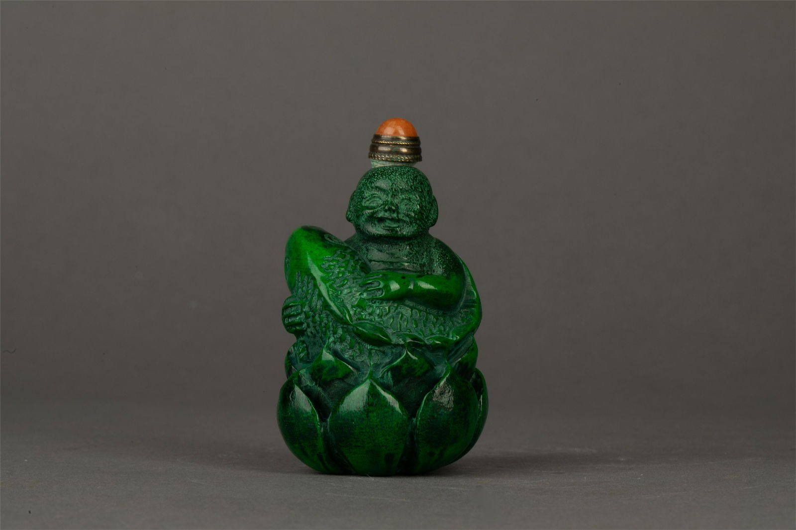 CHINESE GREEN HORN SNUFF BOTTLE (1 of 5)