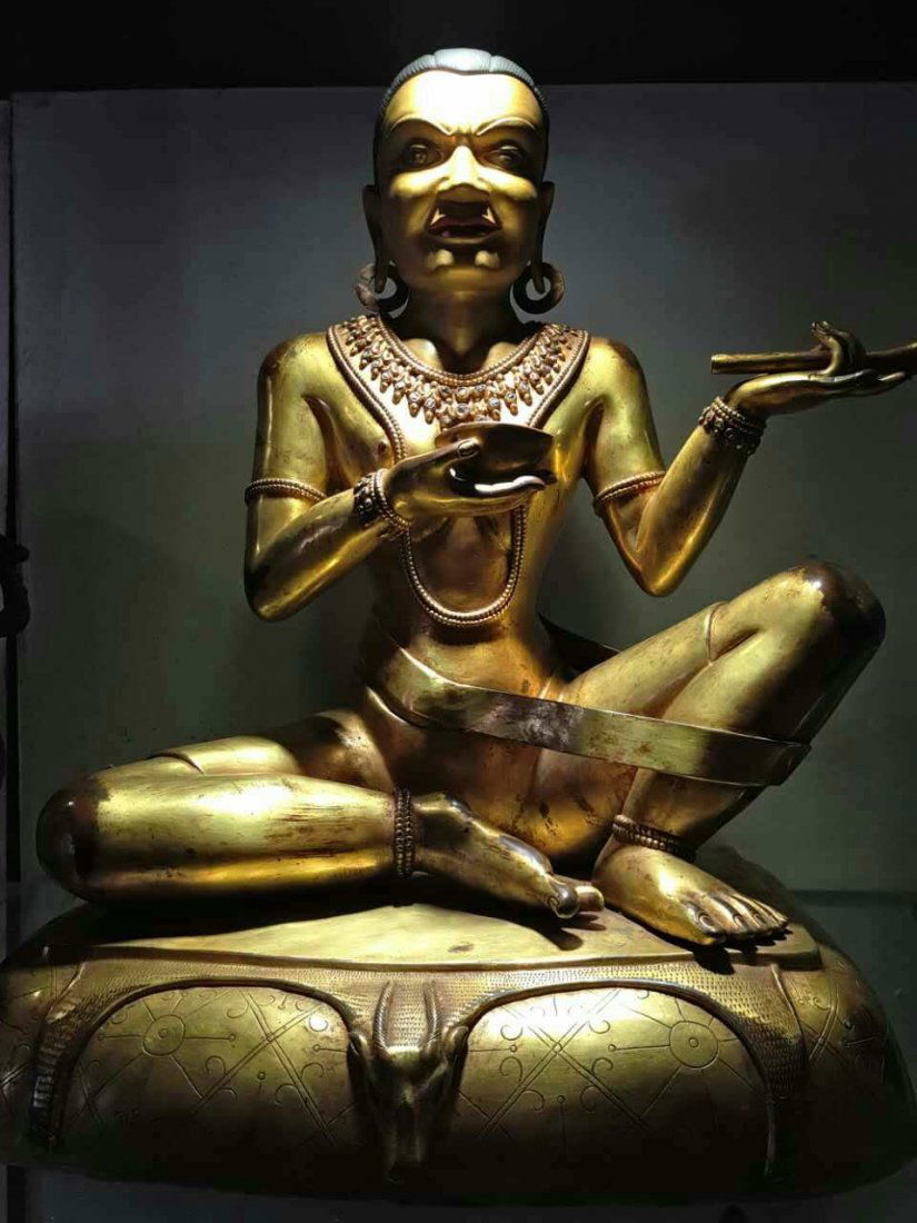 CHIENSE ANTIQUE GILT BRONZE SEATED BUDDHA (1 of 9)