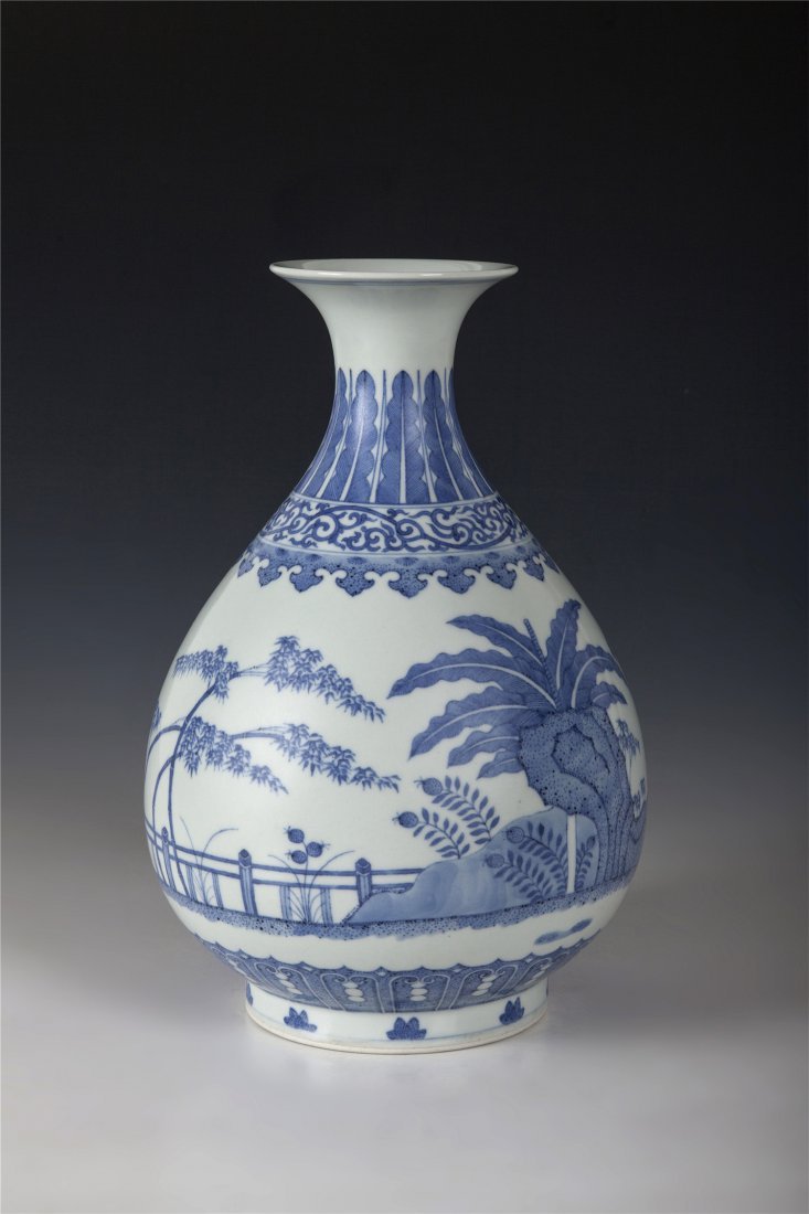CHINESE PORCELAIN BLUE AND WHITE YUHUCHUN VASE (1 of 3)