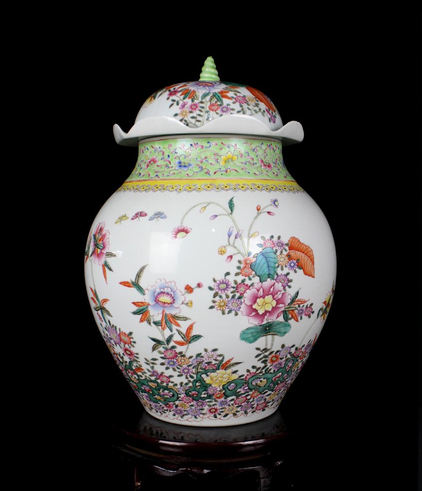 CHINESE PORCELAIN FAMILLE ROSE LIDDED FLOWER TEMPLE JAR (1 of 4)
