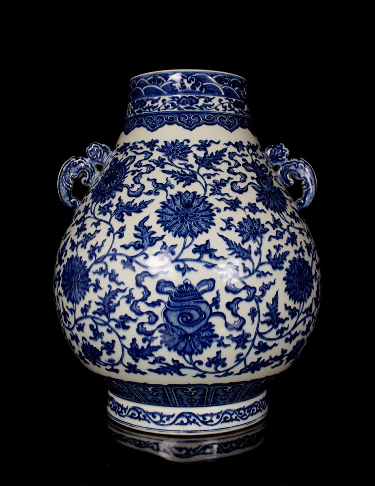 CHINESE PORCELAIN BLUE AND WHITE ZUN JAR (1 of 10)