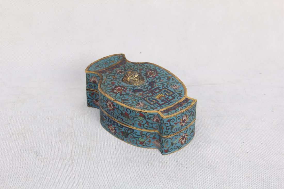 CHINESE CLOISONNE TIGER HEAD LIDDED BOX (1 of 7)