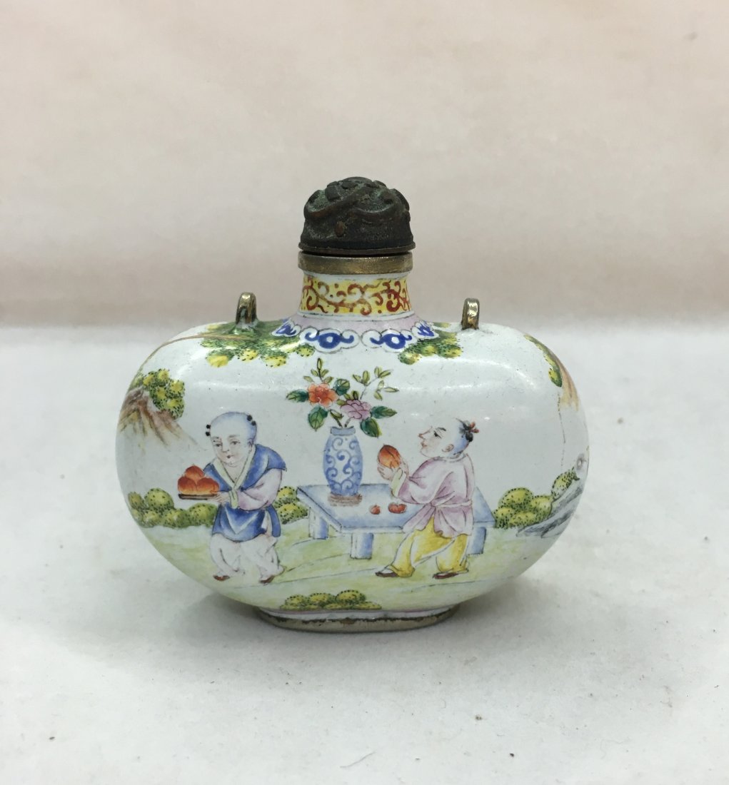 CHINESE ENAMEL SNUFF BOTTLE (1 of 3)