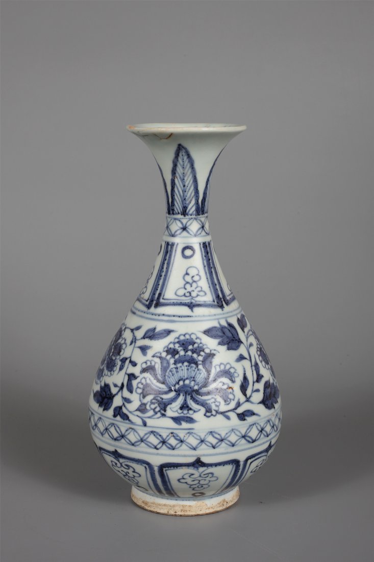 CHINESE PORCELAIN BLUE AND WHITE YUHUCHUN VASE (1 of 4)