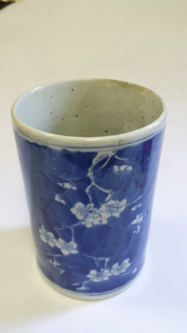 CHINESE PORCELAIN BLUE AND WHITE BRUSH POT (1 of 4)