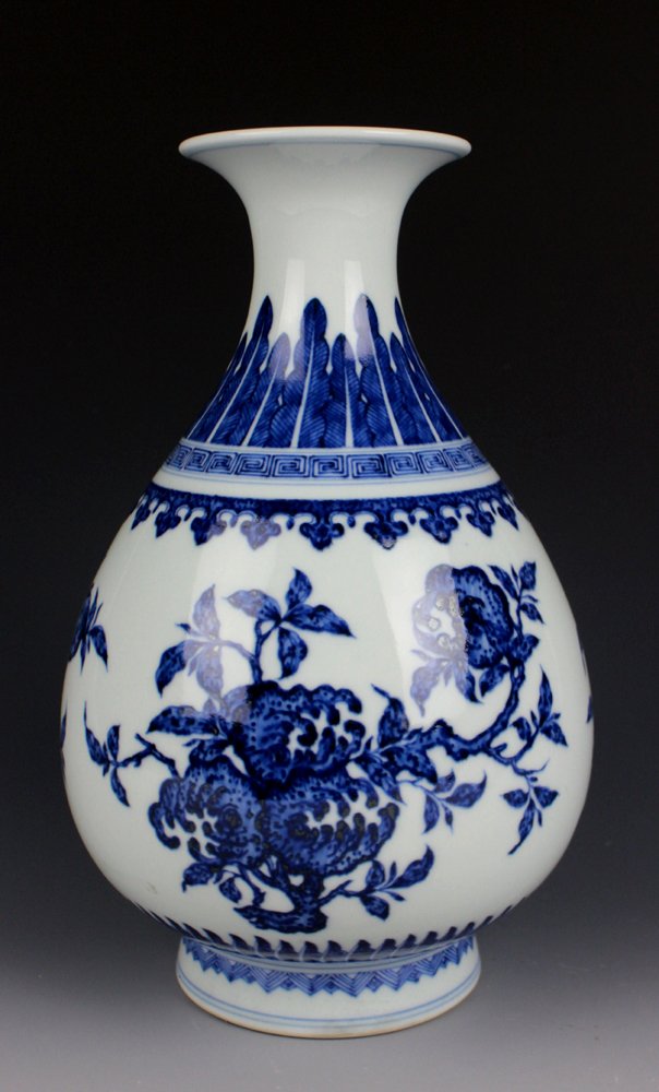 CHINESE PORCELAIN BLUE AND WHITE FRUIT YUHUCHUN VASE (1 of 4)