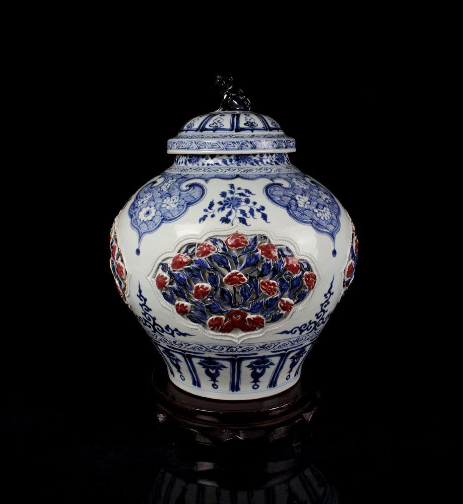 CHINESE PORCELAIN BLUE AND WHITE RED PAINTING FLOWER (1 of 6)