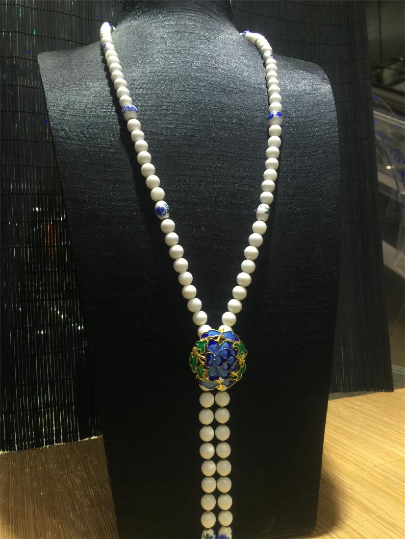 CLAM SHELL BEAD NECKLACE (1 of 2)