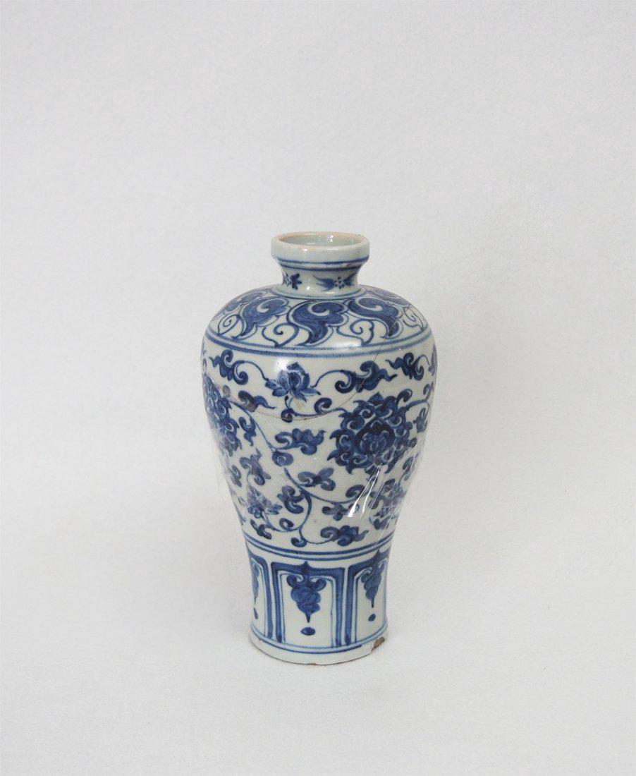 CHINESE PORCELAIN B/W MEIPING VASE (1 of 2)