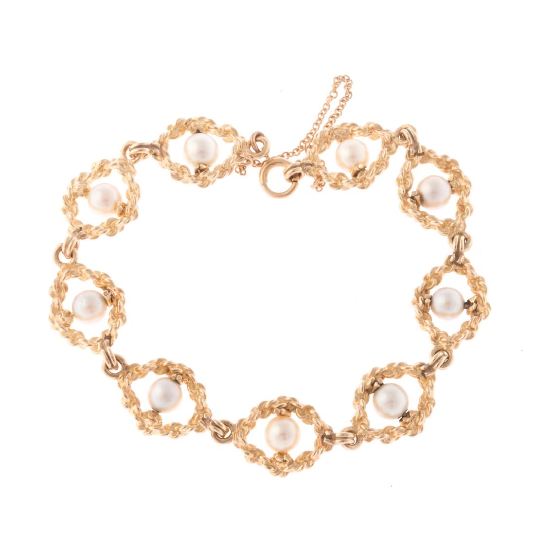 A Lady's Pearl Bracelet in 14K Gold (1 of 2)