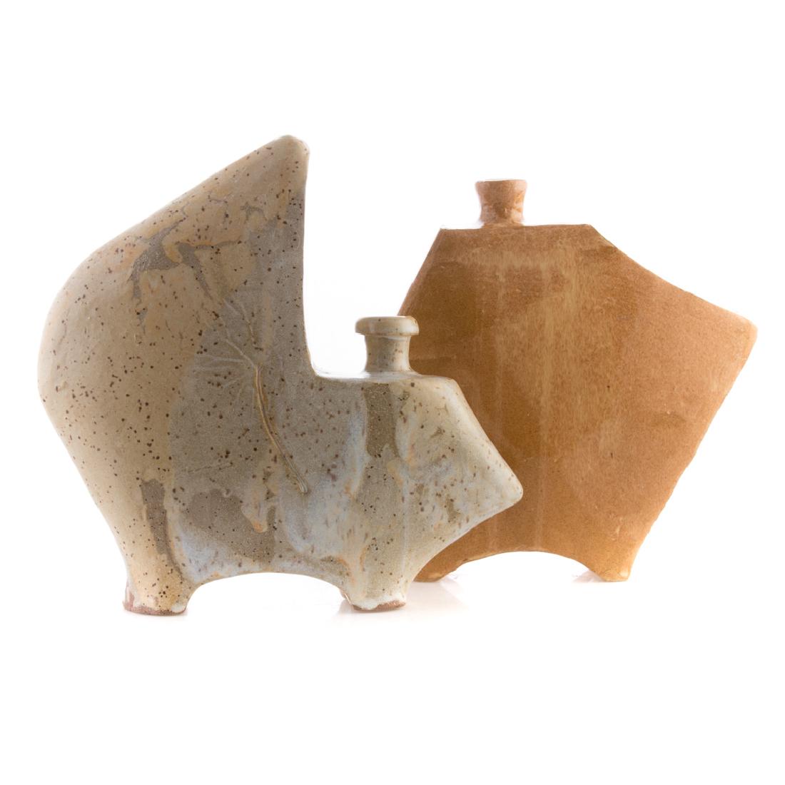 Slaithong Schmutzhart. Two glazed ceramic vases (1 of 5)