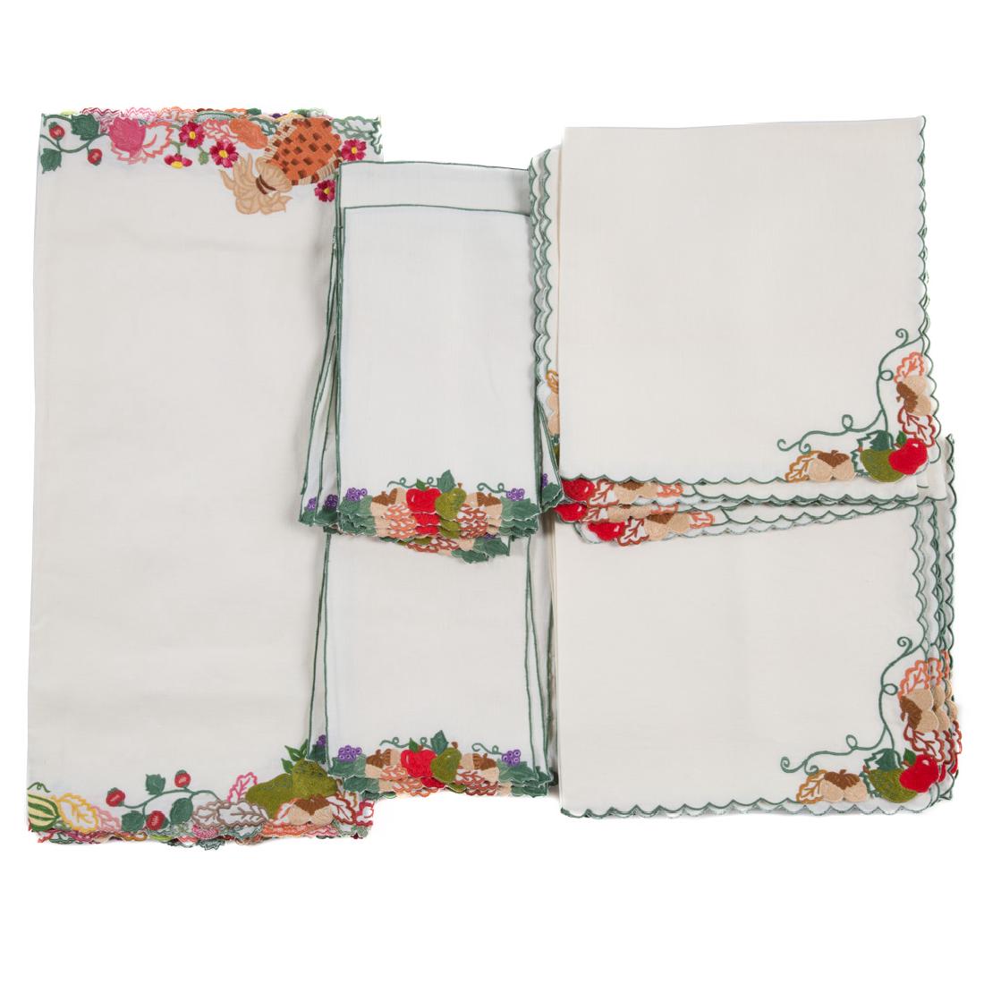 Leron Thanksgiving and Autumn table linens (1 of 5)