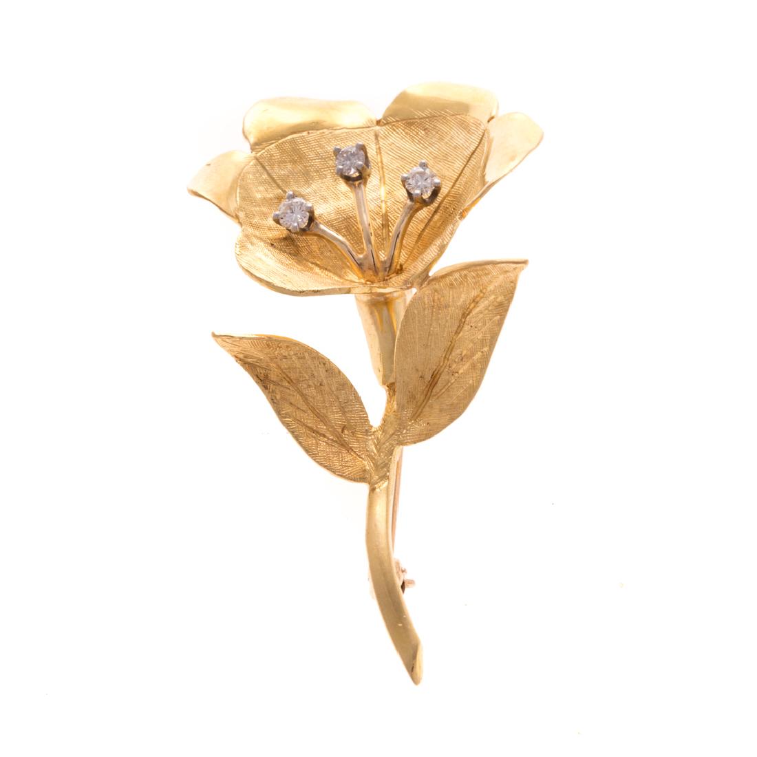 A Lady's Flower Brooch in 18K Gold (1 of 4)