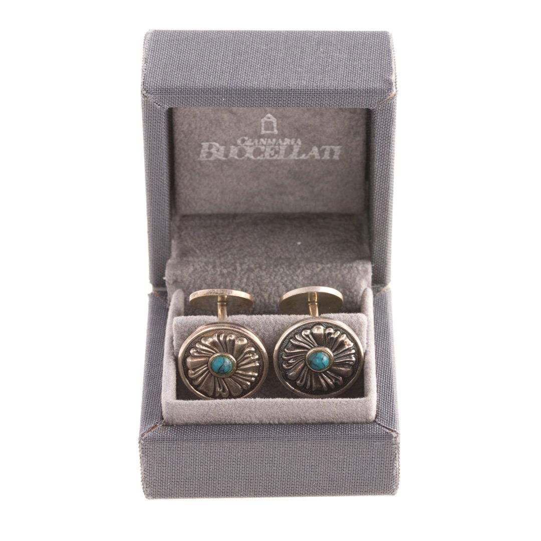 A Gentlemen's Pair of Buccellati Cufflinks (1 of 5)