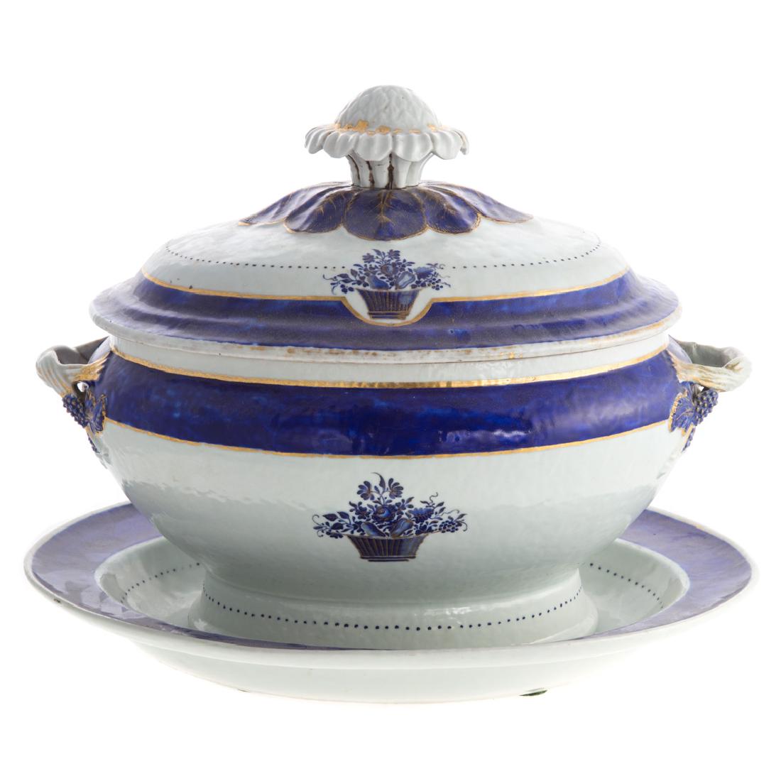 Chinese Export porcelain soup tureen/underplate (1 of 5)