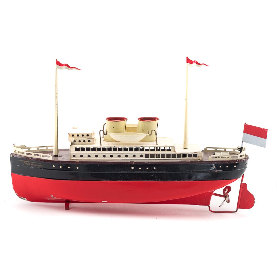 Fleischmann tin plate clockwork ocean liner (1 of 4)