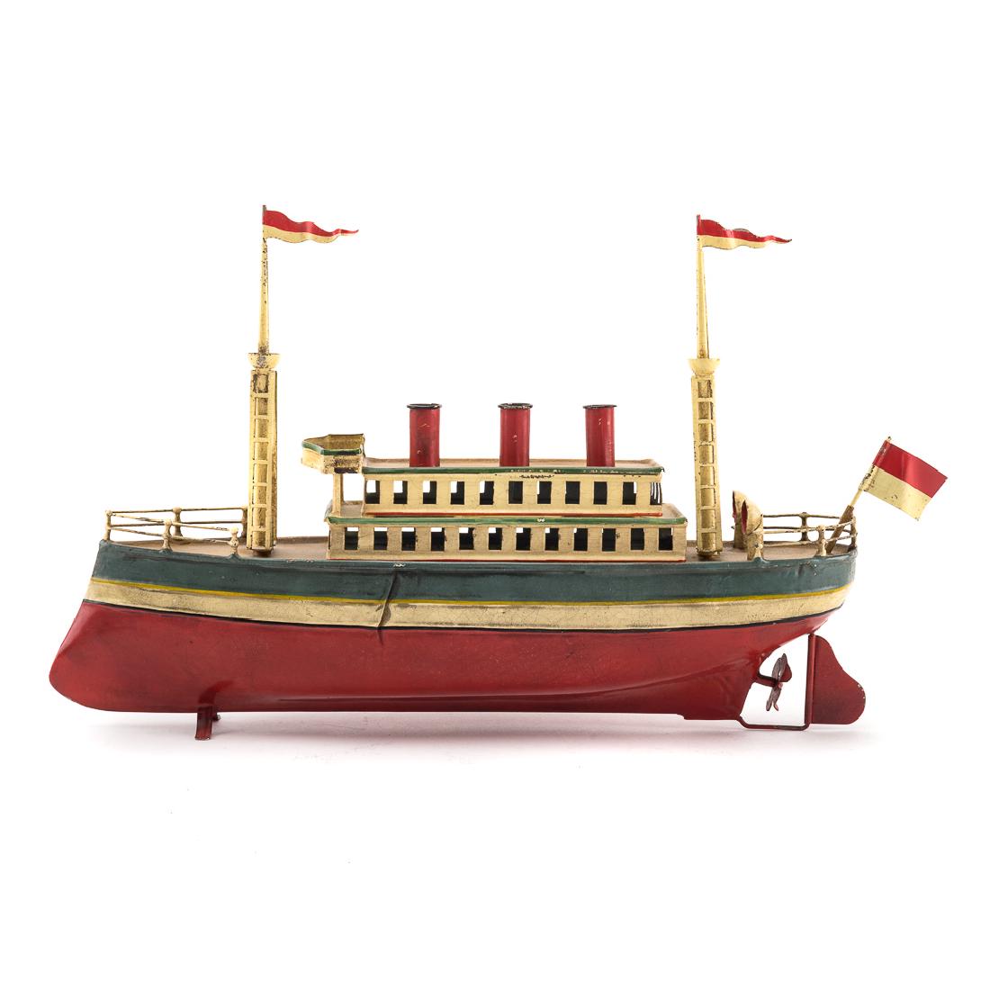 German tinplate clockwork ocean liner (1 of 4)