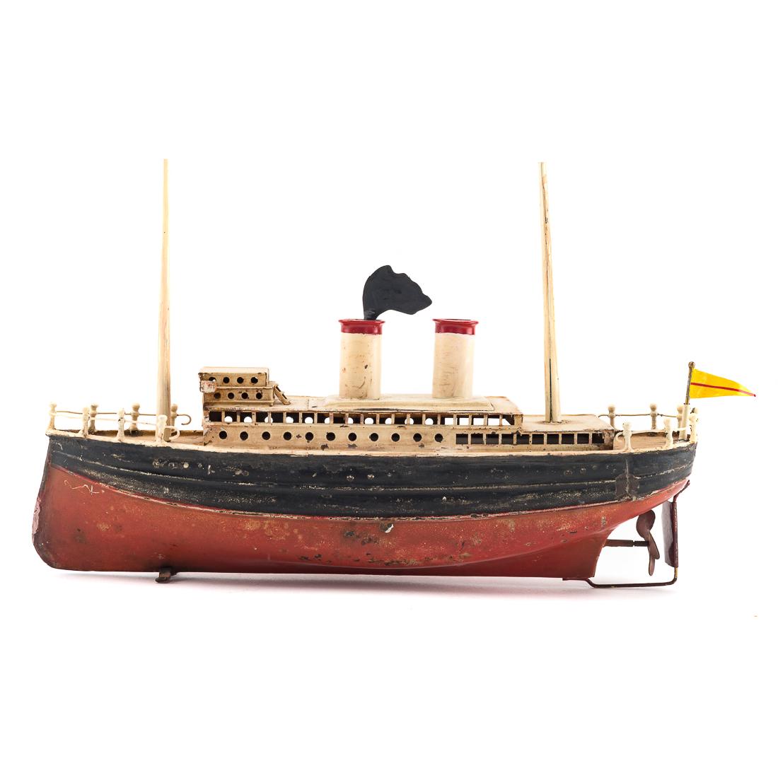 German tinplate clockwork ocean liner (1 of 4)