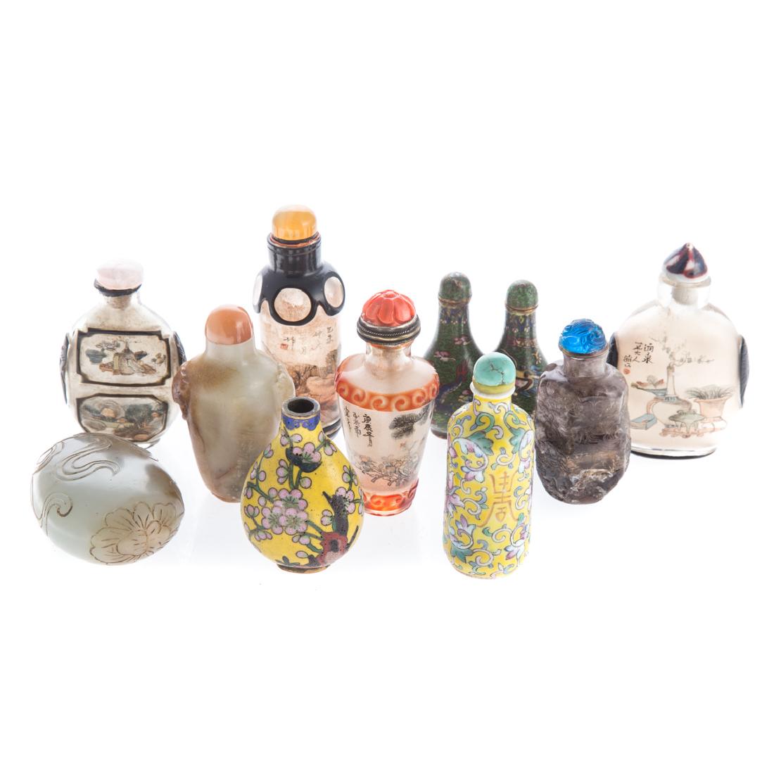 10 Assorted Chinese snuff bottles in fitted case (1 of 4)