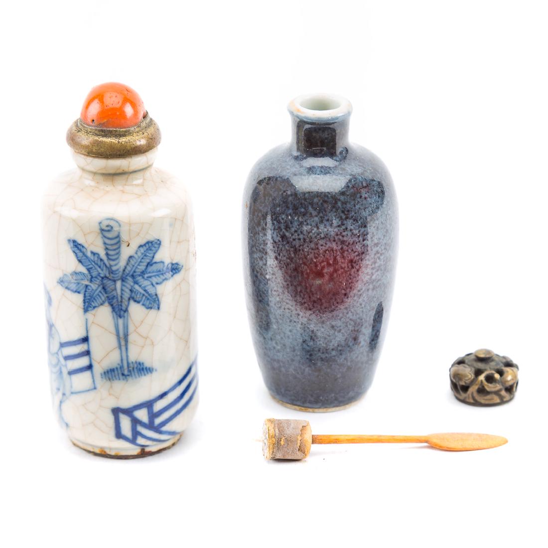 Two Chinese porcelain snuff bottles (1 of 5)