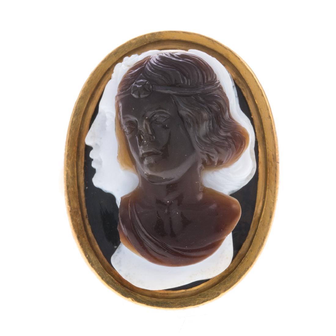 A Double Cameo Sardonyx Ring in 14K Gold (1 of 4)