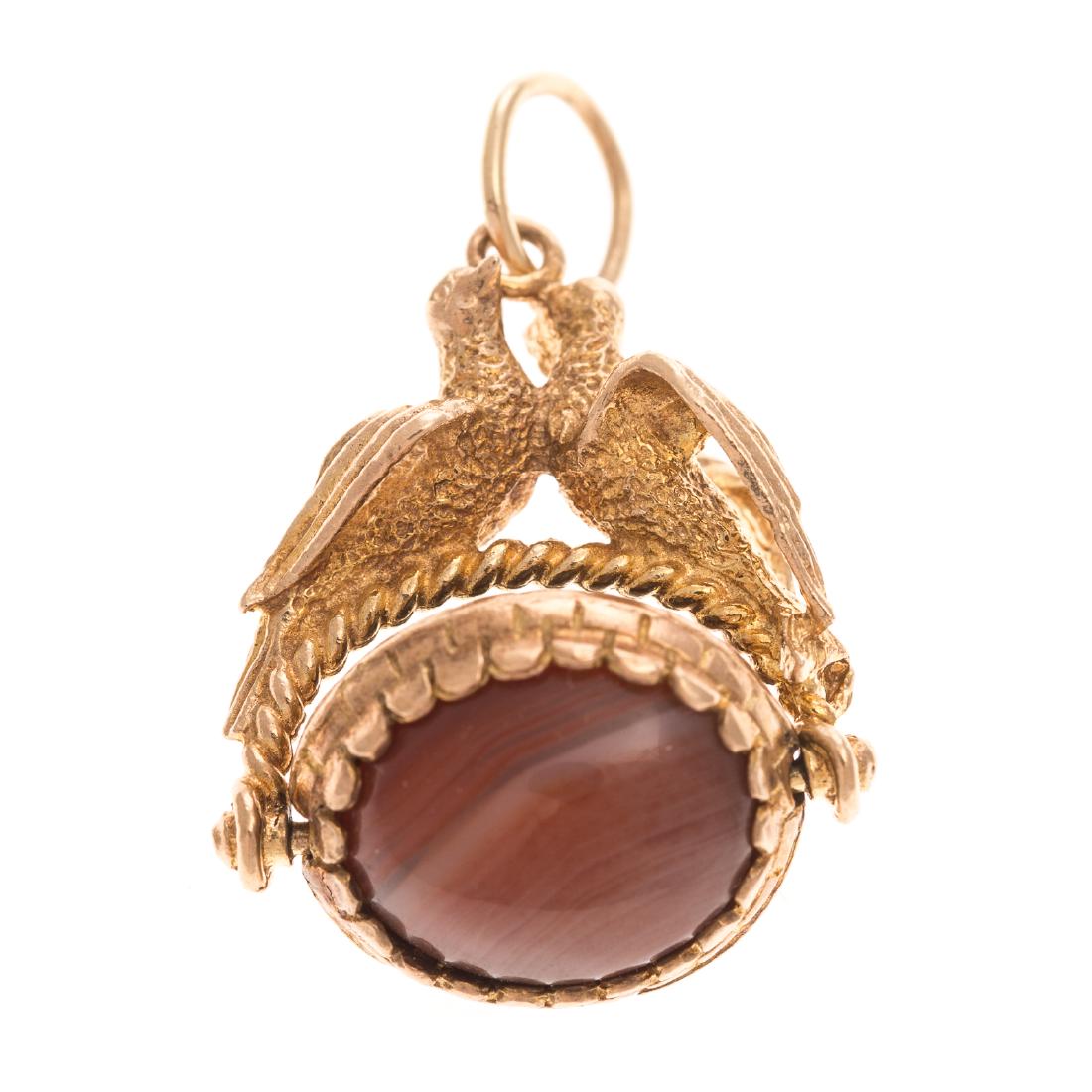 A Victorian 9K Watch Fob Spinner (1 of 3)