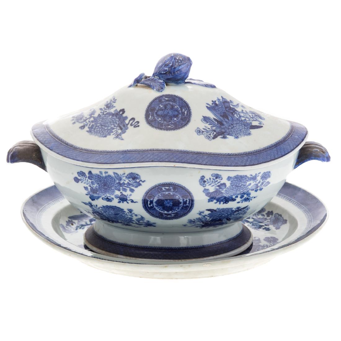 Chinese Export Blue Fitzhugh soup tureen (1 of 4)