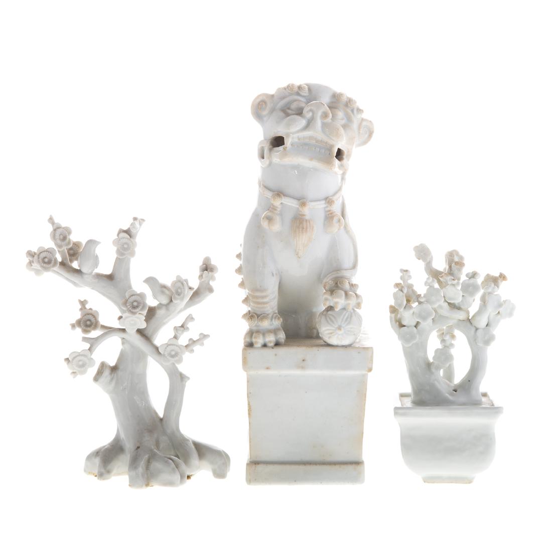 Three Chinese Blanc-de-Chine porcelain objects (1 of 6)